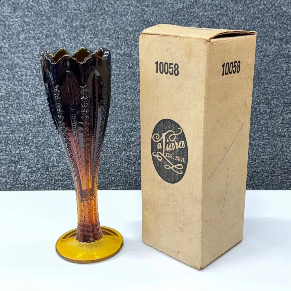 Tiara Exclusive Amber Glass Bud Vase Lasting‎ Grace Pattern 10058 Vintage 9.5in